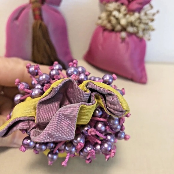 L'ARTISAN PARFUMEUR SACHETS. LOT OF 4 BEADED SACHETS - Picture 11 of 12